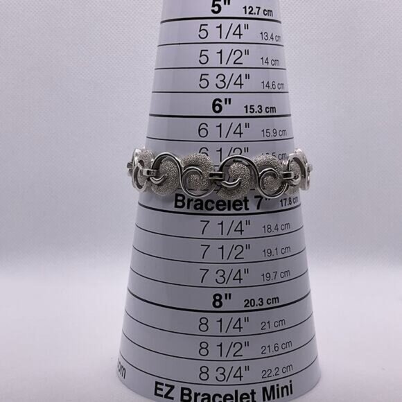 Vintage Silver-Tone Textured Circle-Link Bracelet With Secure Clasp - Picture 11 of 11